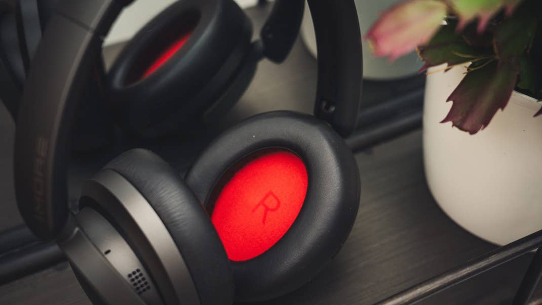 Die verborgene Architektur des Klangs: Warum R und L auf Kopfhörern nicht nur Deko ist