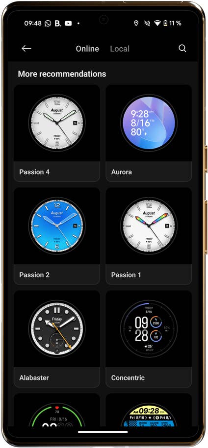 Ein Mobilbildschirm zeigt verschiedene Zifferblätter für die Xiaomi Watch S4.