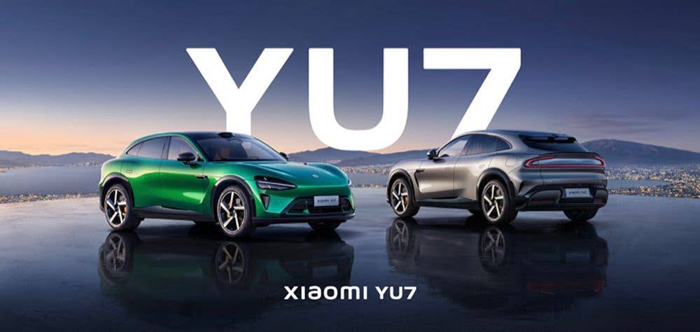 Xiaomi YU7 in der Front- und Heckansicht.