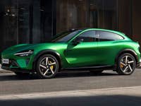 Xiaomi YU7 in der Seitenansicht.