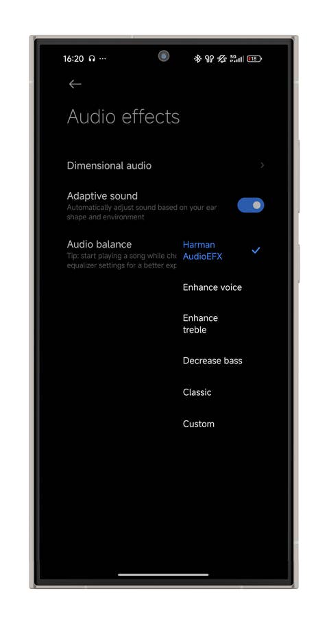 Bildschirm mit den Einstellungen für Audioeffekte mit Optionen für adaptiven Sound und Audiobalance.