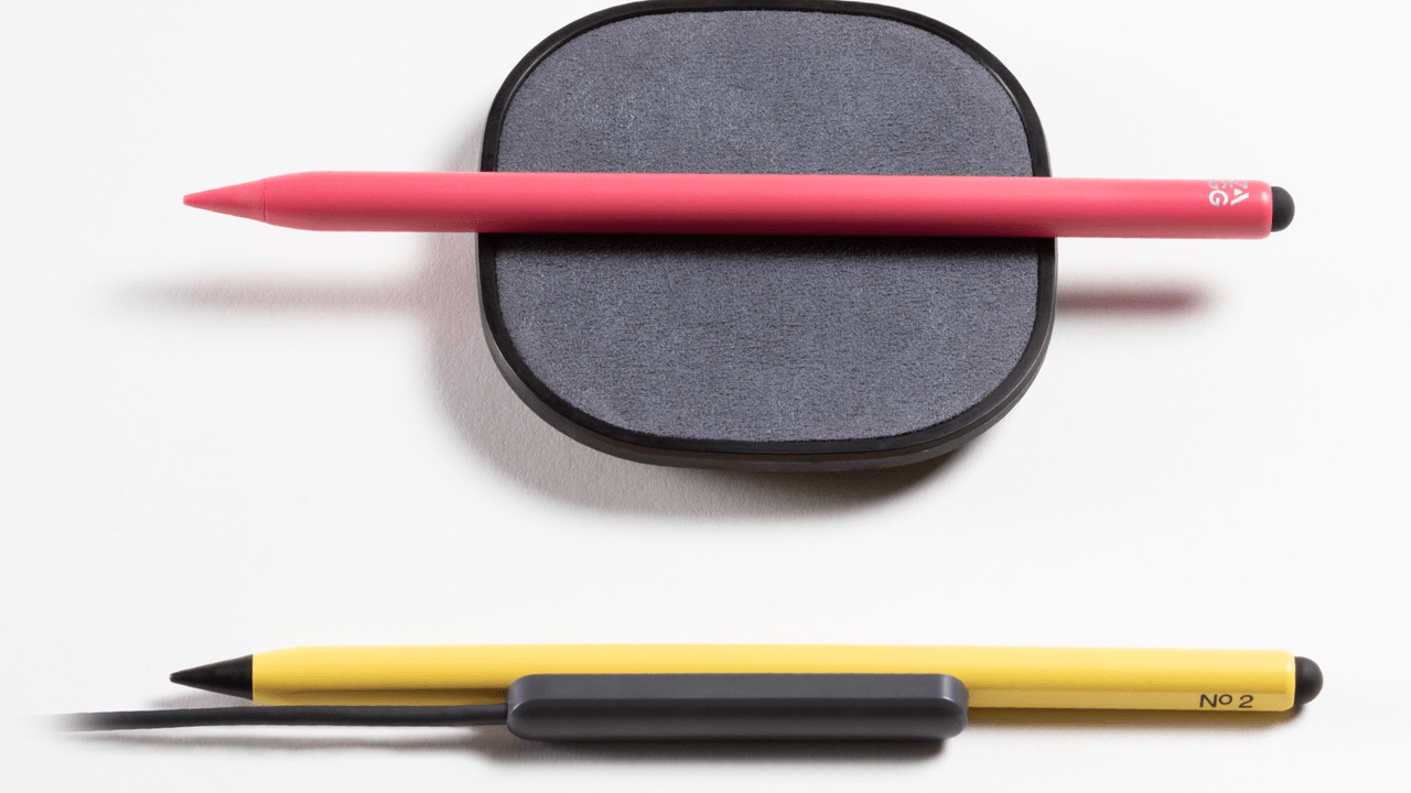 Zagg Pro Stylus 2 beim kabellosen Aufladen